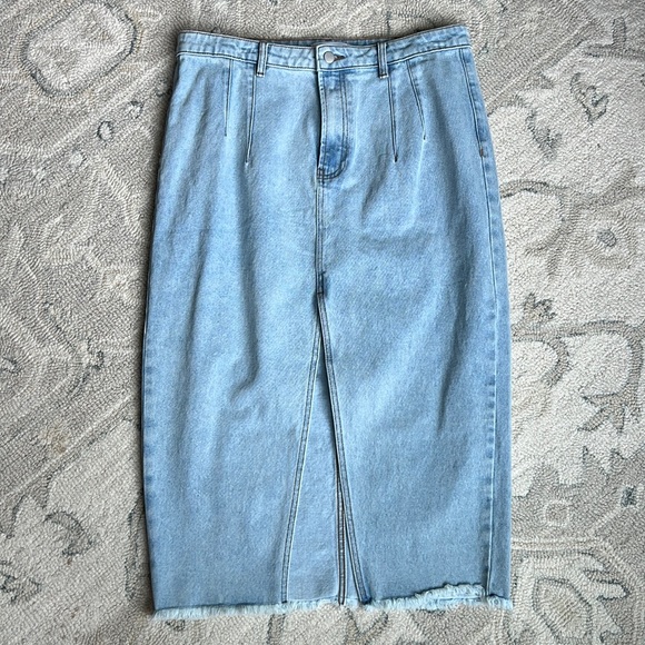 Show Po JANEVE MIDI SKIRT - FRONT SPLIT DENIM SKIRT IN MID WASH - Picture 1 of 6
